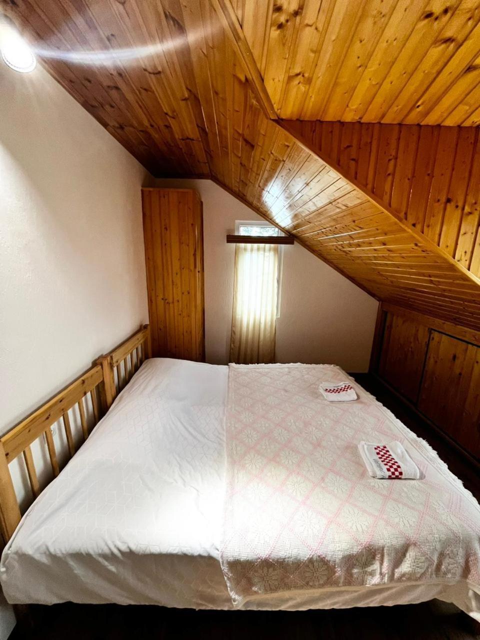 Nino & Irodi'S Guest House Кутаиси Экстерьер фото