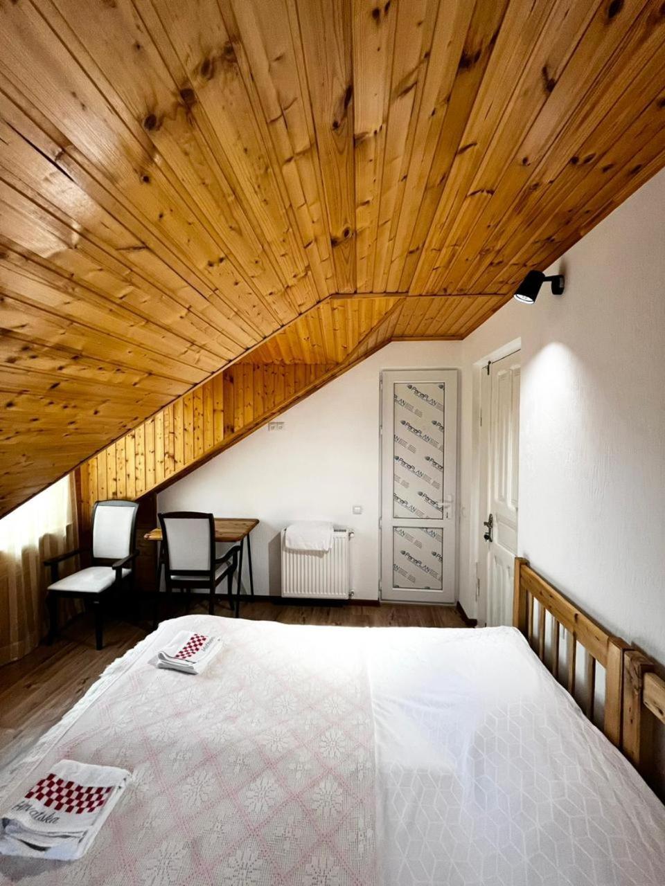 Nino & Irodi'S Guest House Кутаиси Экстерьер фото