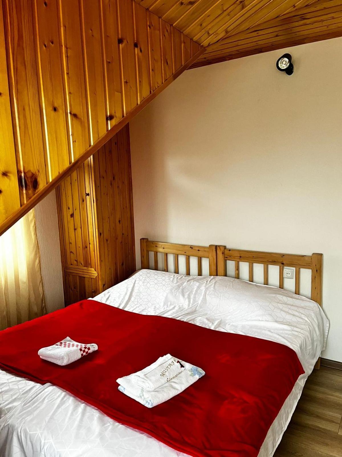 Nino & Irodi'S Guest House Кутаиси Экстерьер фото